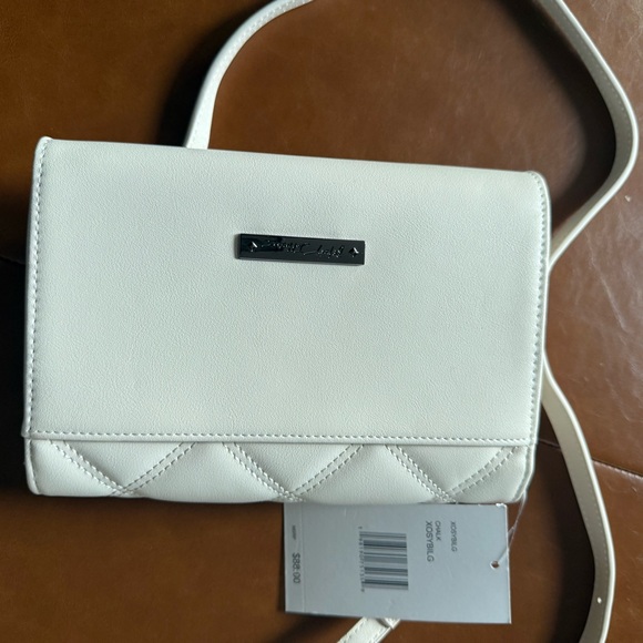 Betsey Johnson Gummy Bear Bag NWT - Picture 4 of 4